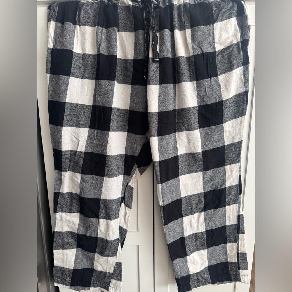 Old Navy Monochrome Checkered pajama pants
4X